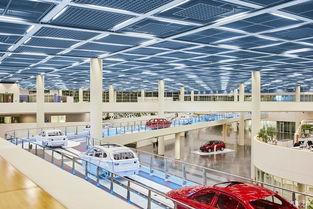 探秘工業之美 青少年寶馬工廠之行，手繪夢想與光影的交織